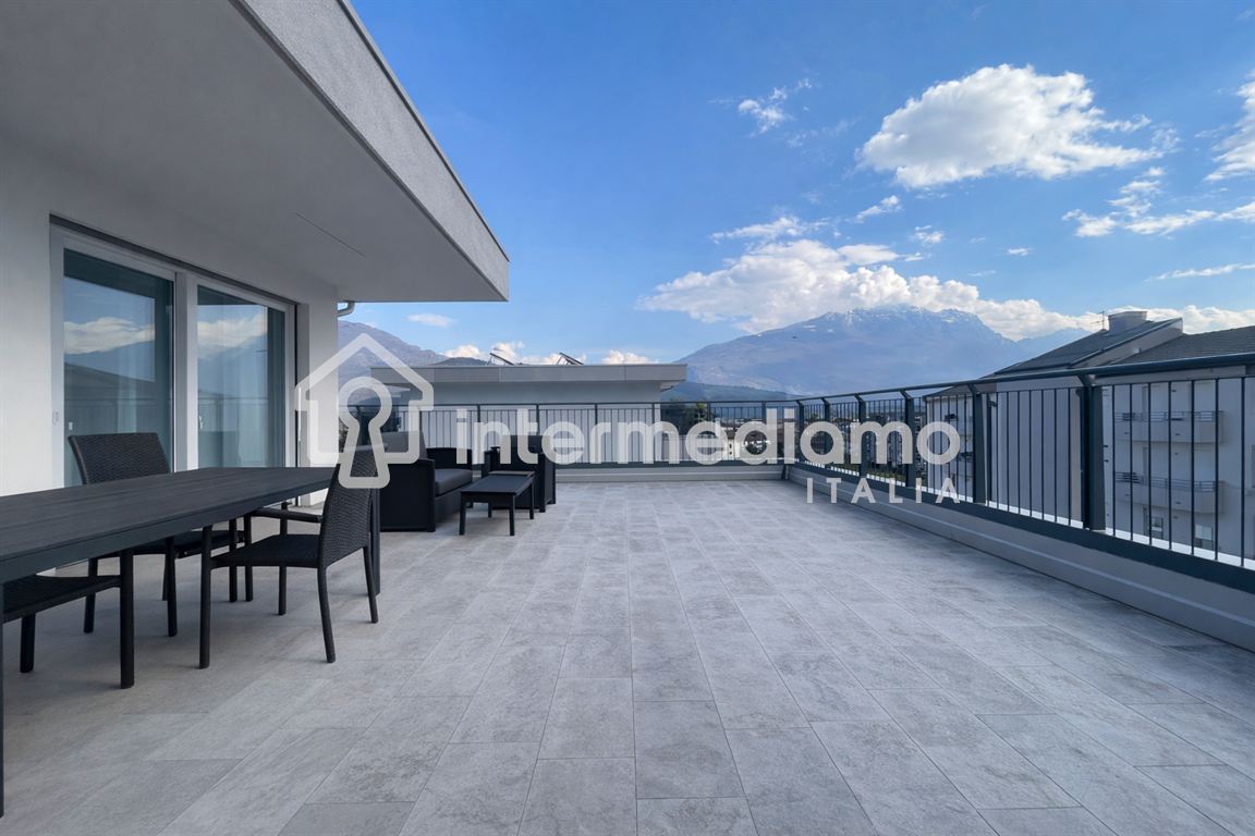 ATTICO ESCLUSIVO CON TERRAZZO DI 95 MQ - Attico Residenziale Riva del Garda